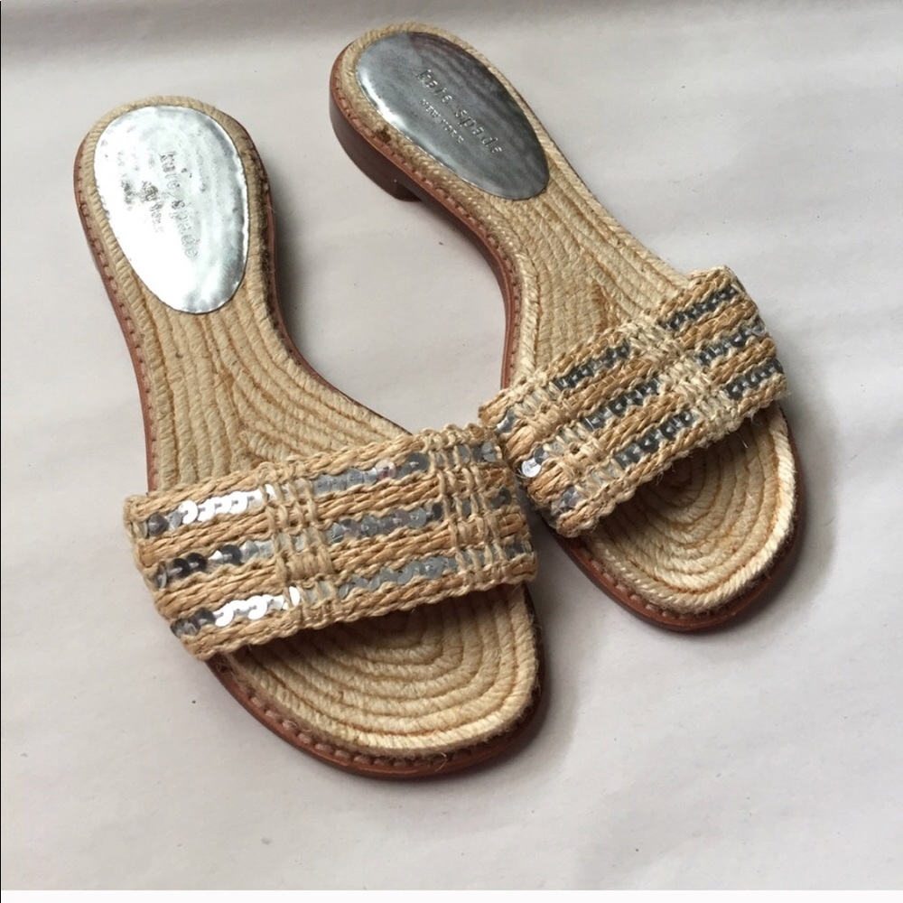 🎀Adorable Kate Spade sandals!  Tan and silver